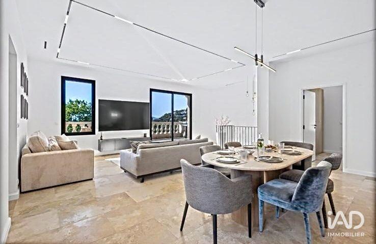 Maison - 222 m² - 5 pièces