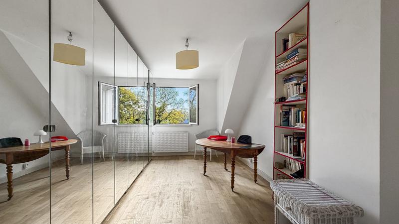 Maison - 202 m² - 7 pièces