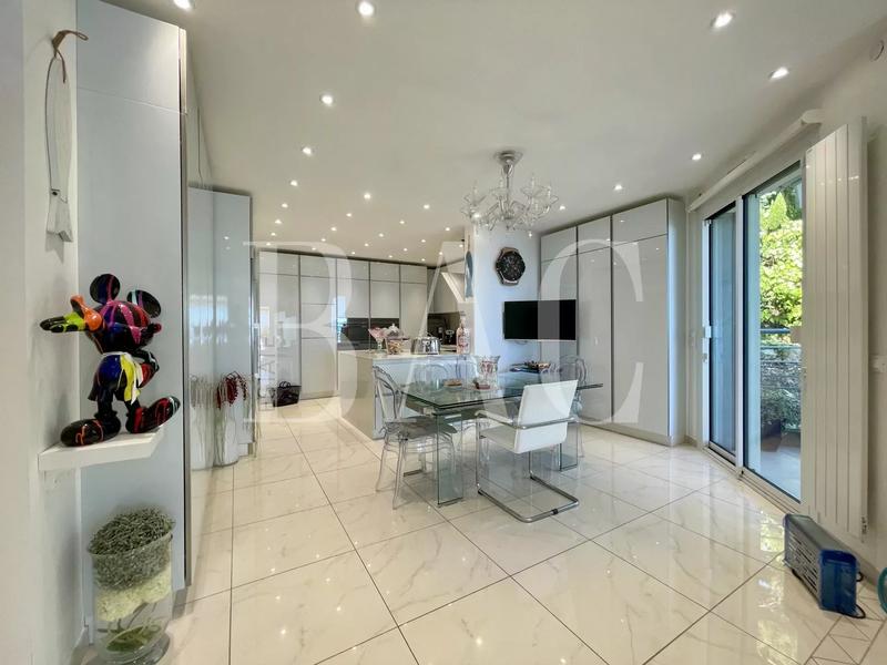 Appartement - 210 m² - 5 pièces