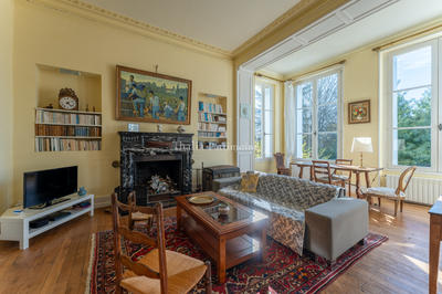 Propriété - 250 m² - 8 pièces