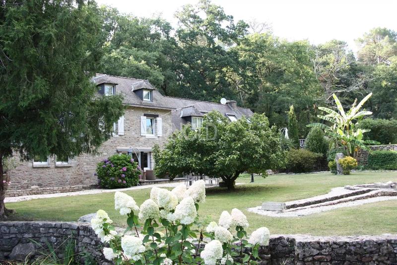 Maison - 266 m² - 9 pièces