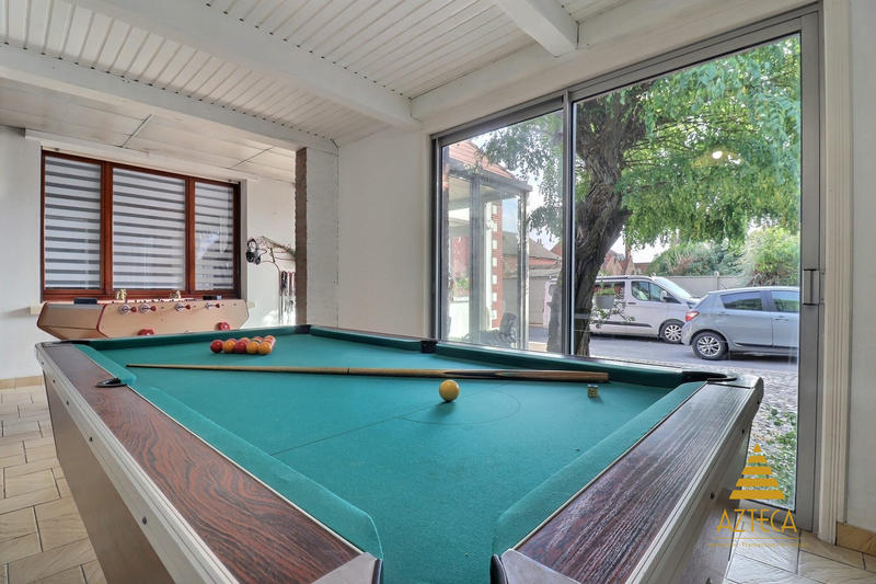 Maison - 221 m² - 8 pièces