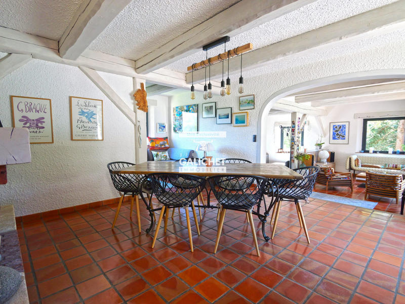 Maison - 330 m² - 8 pièces