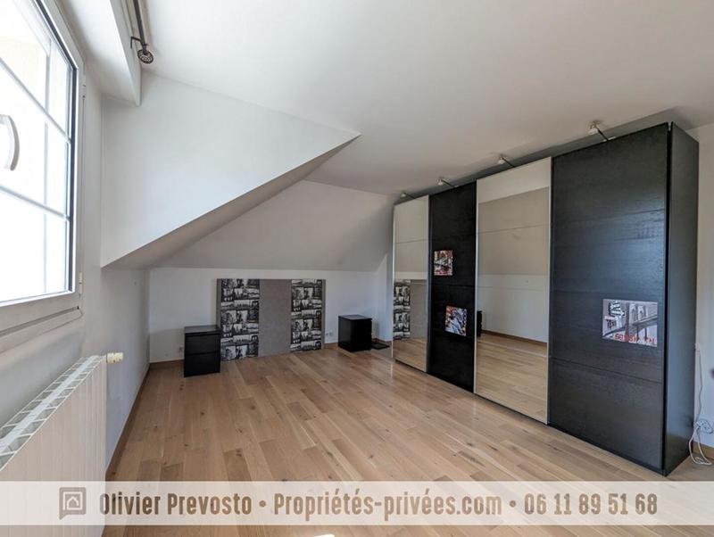 Maison - 235 m² - 9 pièces