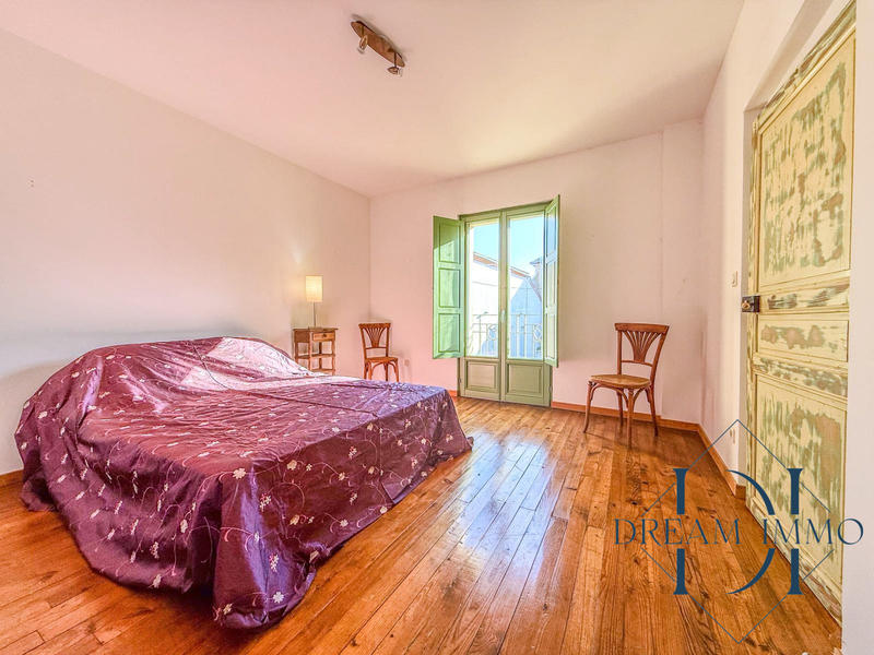 Maison - 256 m² - 10 pièces