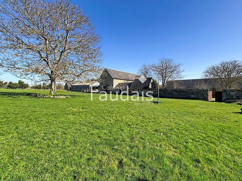 Maison - 636 m² - 3 pièces