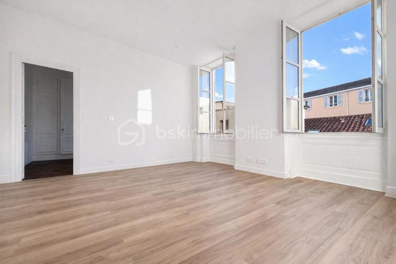 Appartement bourgeois - 86 m² - 3 pièces