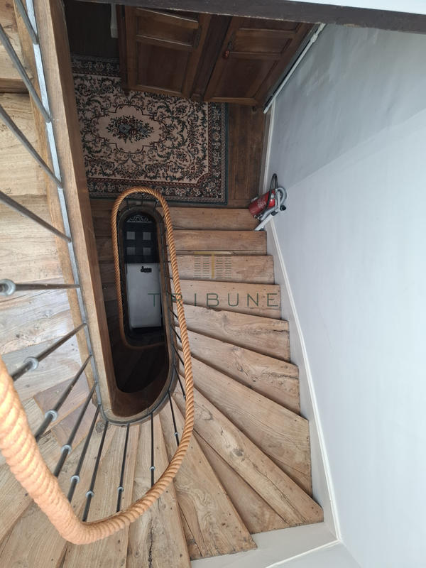 Maison - 325 m² - 12 pièces