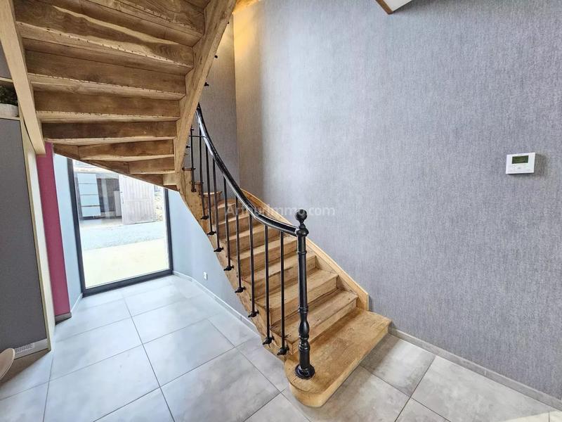 Maison - 225 m² - 9 pièces