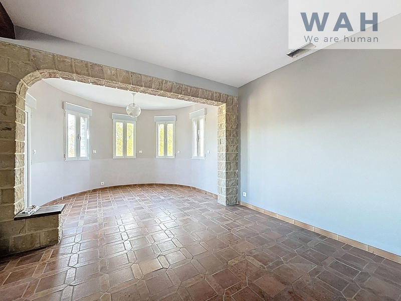 Maison - 390 m² - 13 pièces