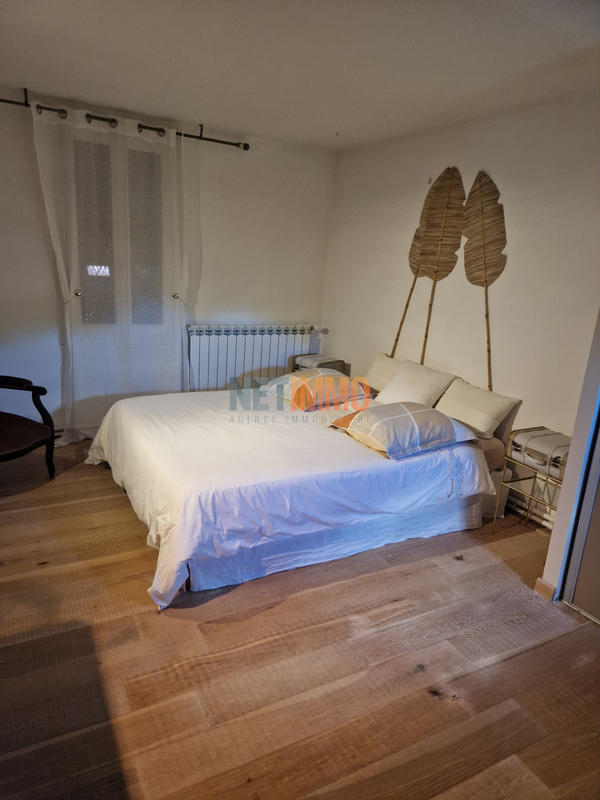 Propriété - 258 m² - 6 pièces