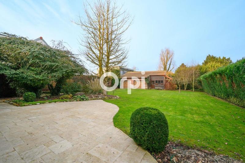 Maison - 210 m² - 6 pièces