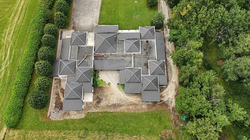 Propriété - 660 m² - 15 pièces