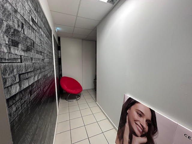 Local commercial - 107 m² - 9 pièces