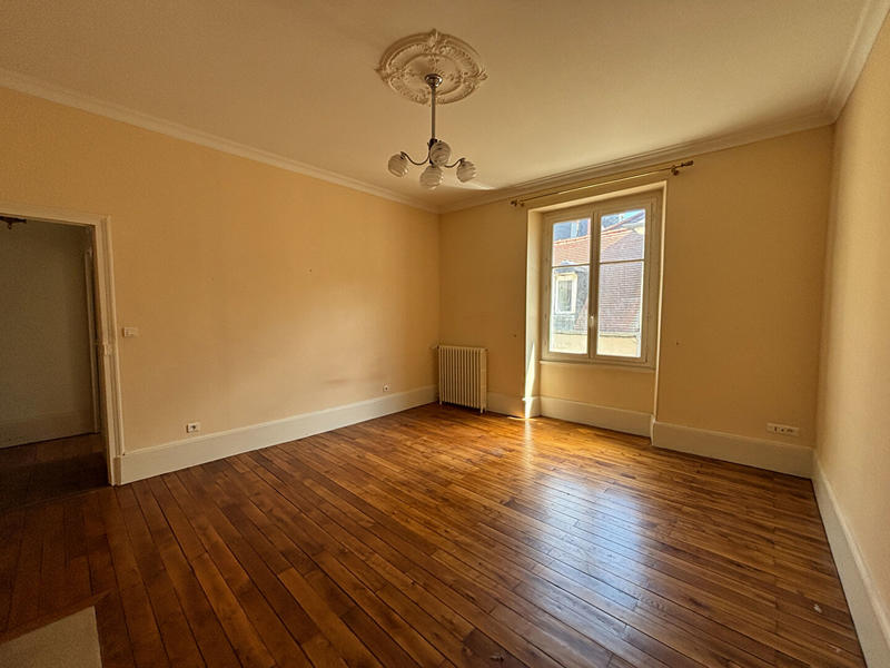 Maison - 220 m² - 8 pièces