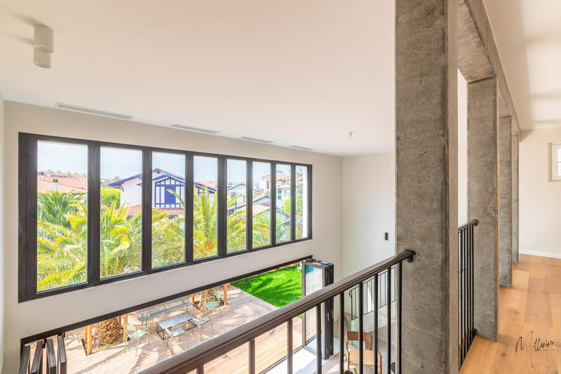 Maison - 290 m² - 8 pièces