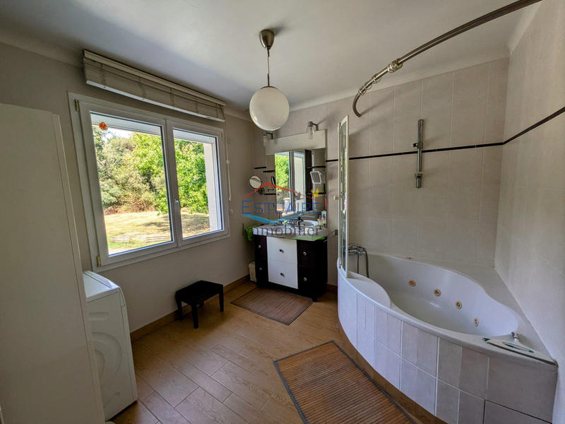 Maison traditionnelle - 178 m² - 8 pièces