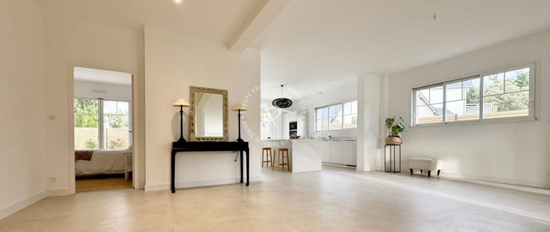 Maison - 180 m² - 7 pièces