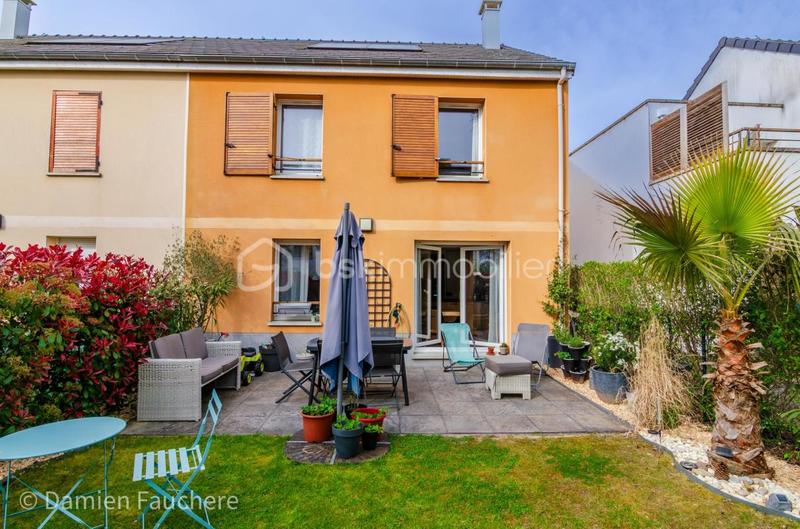 Maison - 90 m² - 5 pièces