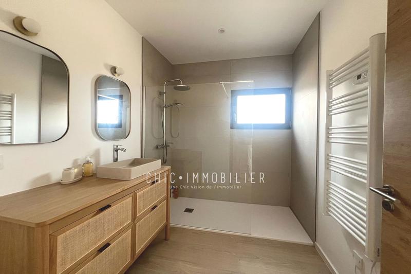 Propriété - 210 m² - 4 pièces