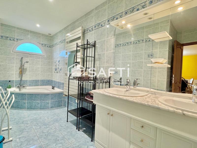 Villa - 233 m² - 5 pièces