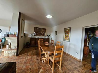 Maison - 218 m² - 6 pièces