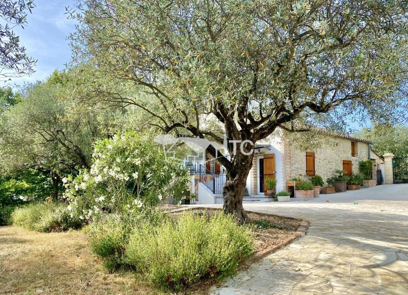 Maison en pierre - 175 m² - 6 pièces