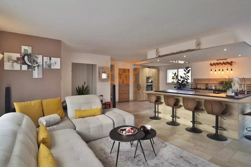 Maison - 110 m² - 4 pièces