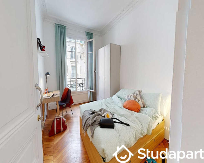 Chambre - 130 m² - 1 pièce