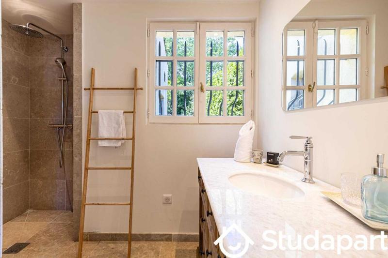 Appartement - 260 m² - 6 pièces