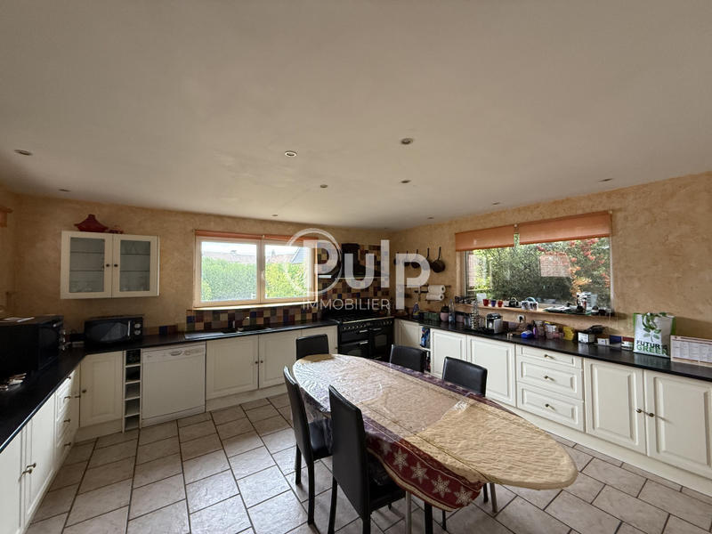 Maison - 340 m² - 10 pièces