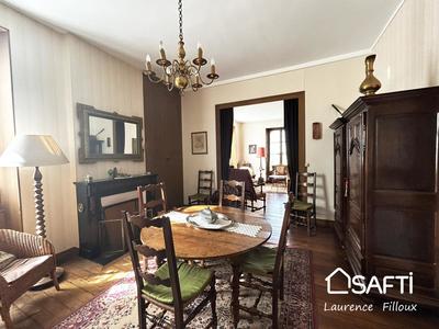 Maison - 230 m² - 11 pièces