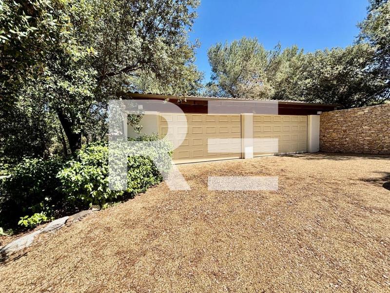 Villa - 357 m² - 9 pièces