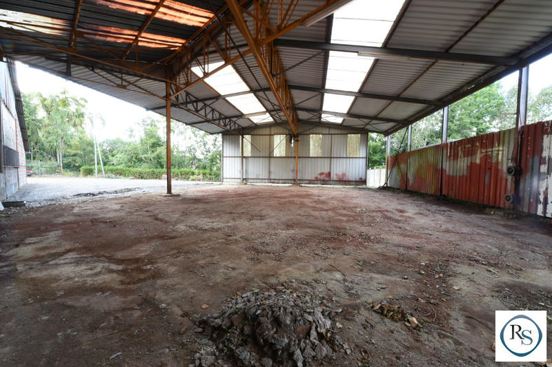 Local d'activité / Entrepôt - 320 m²