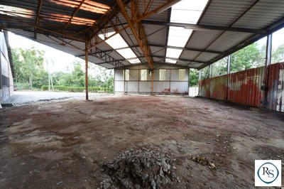 Local d'activité / Entrepôt - 320 m²