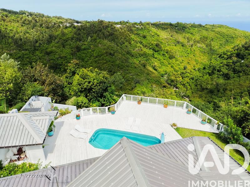 Maison - 235 m² - 7 pièces