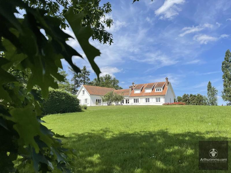 Maison - 318 m² - 11 pièces