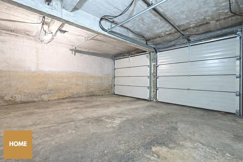 Maison - 270 m² - 9 pièces