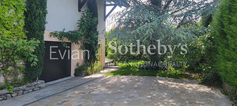 Maison - 256 m² - 10 pièces