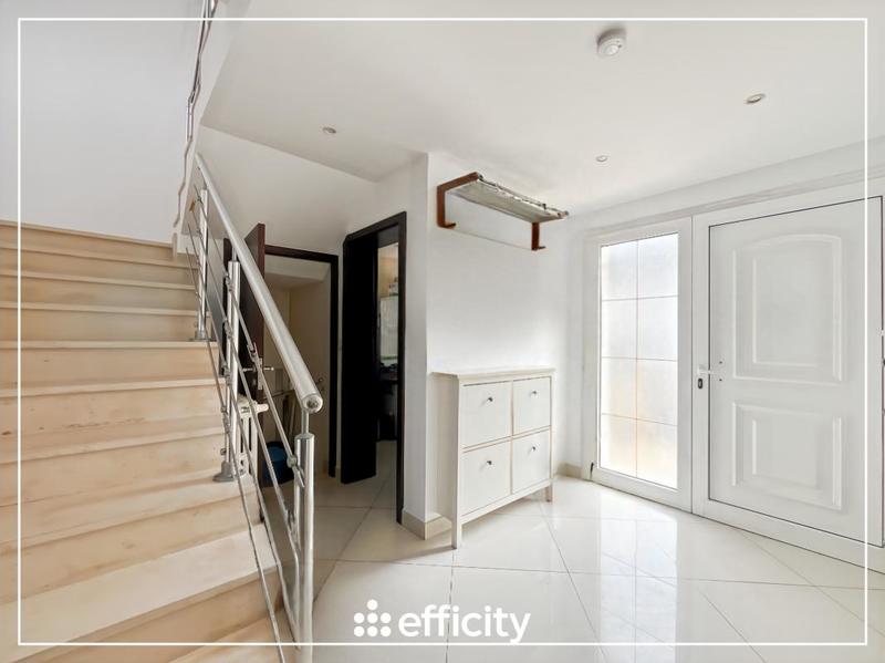 Pavillon - 223 m² - 12 pièces