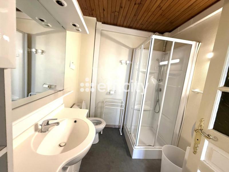 Maison - 325 m² - 13 pièces