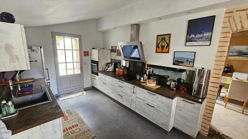 Maison - 285 m² - 11 pièces