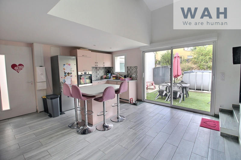 Maison - 225 m² - 8 pièces