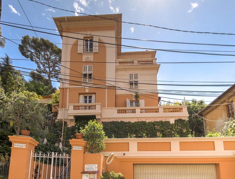 Maison - 255 m² - 6 pièces