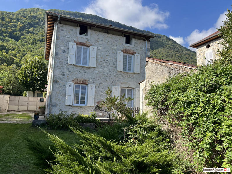 Maison - 200 m² - 6 pièces