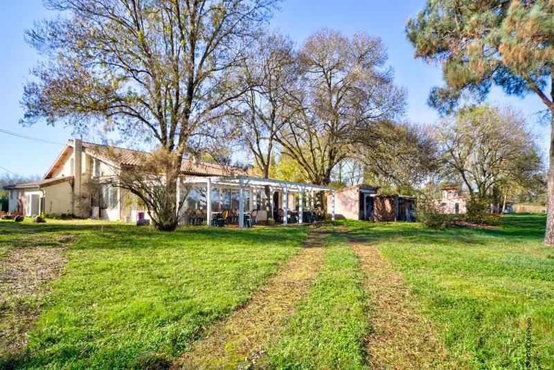 Maison - 340 m² - 10 pièces