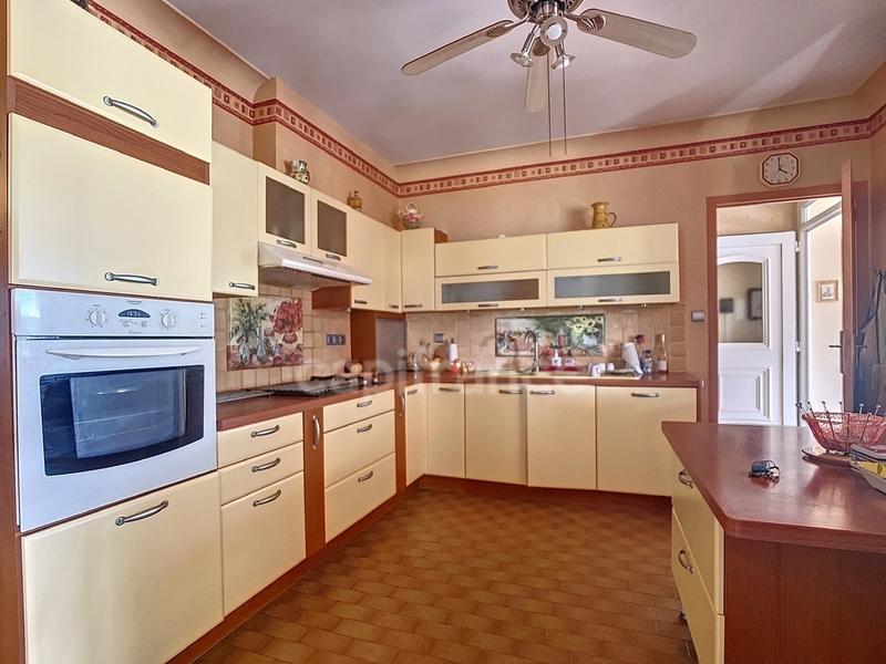 Maison - 212 m² - 7 pièces