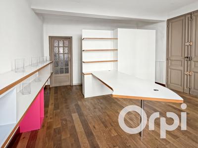 Immeuble - 203 m² - 6 pièces