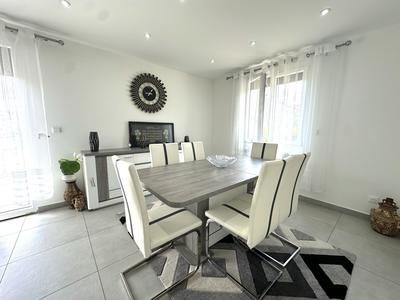 Maison - 195 m² - 9 pièces