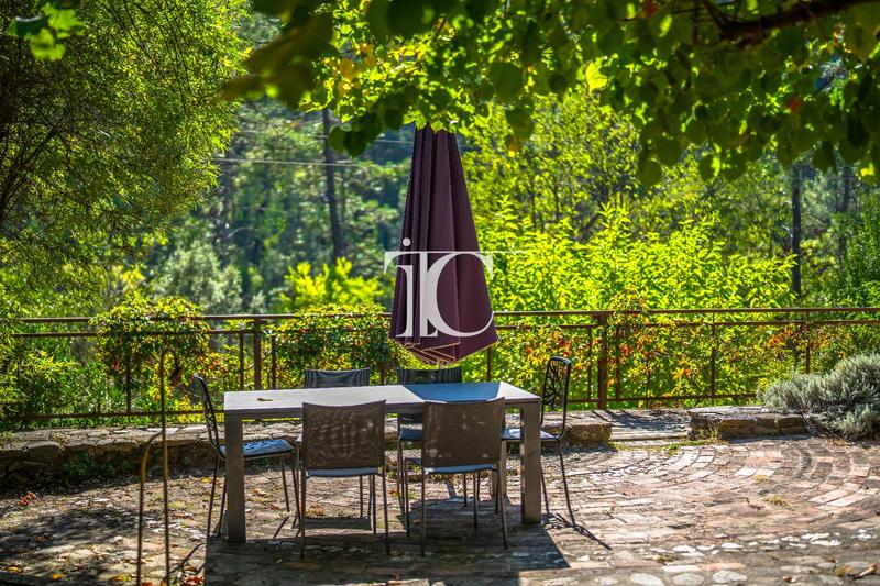 Maison - 379 m² - 19 pièces